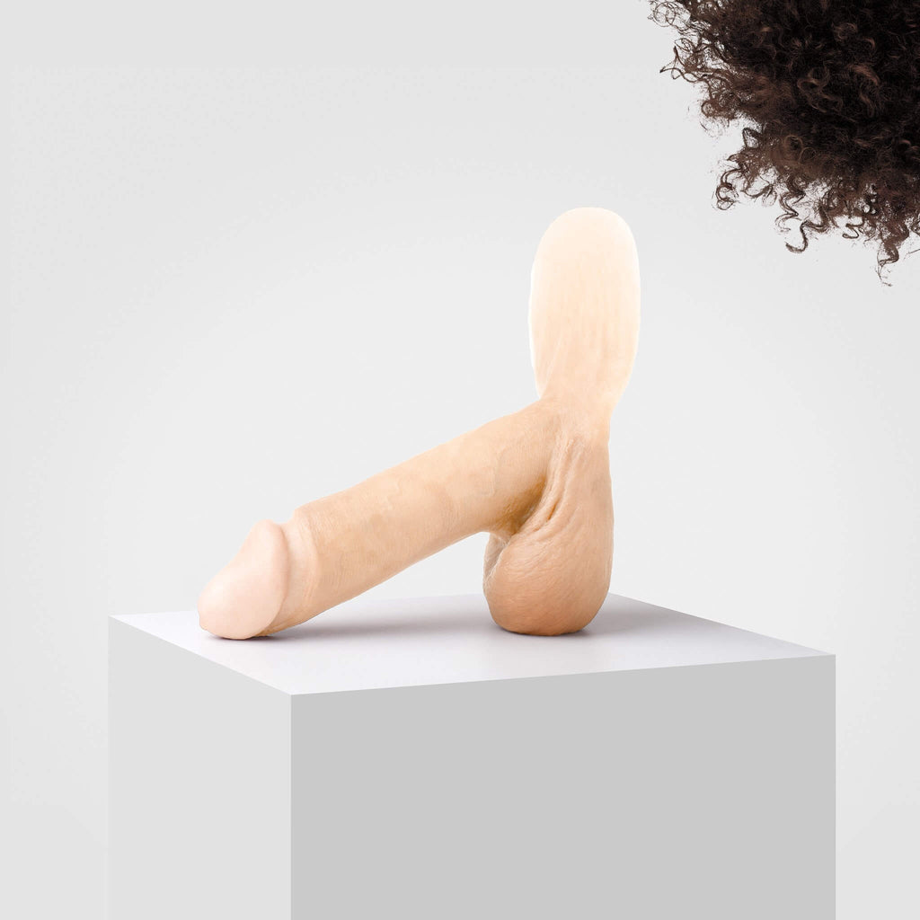 Emisil ER11 | Large Realistic FTM Pack & Play Model